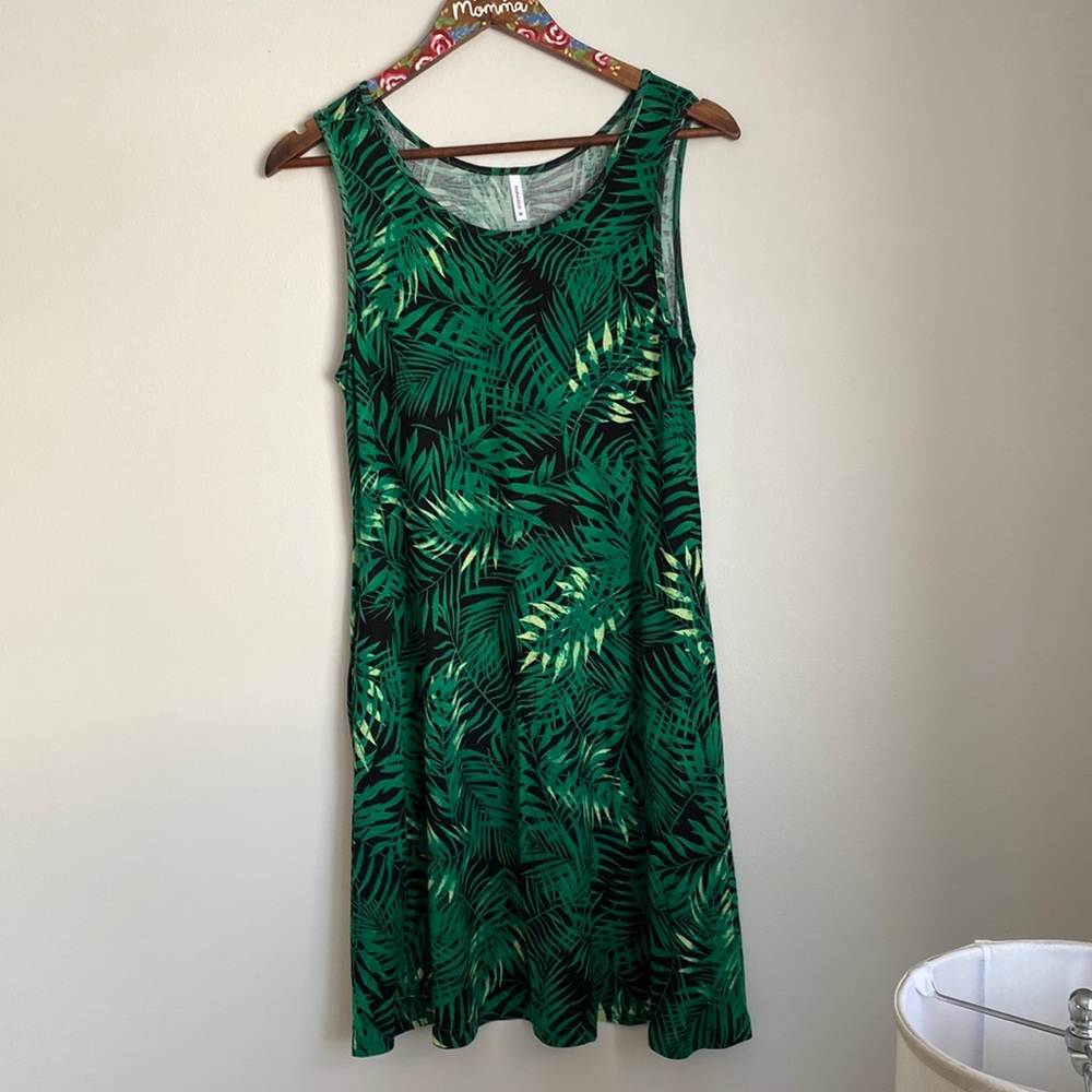 Green floral dress/coverup size medium midi sleeveless.